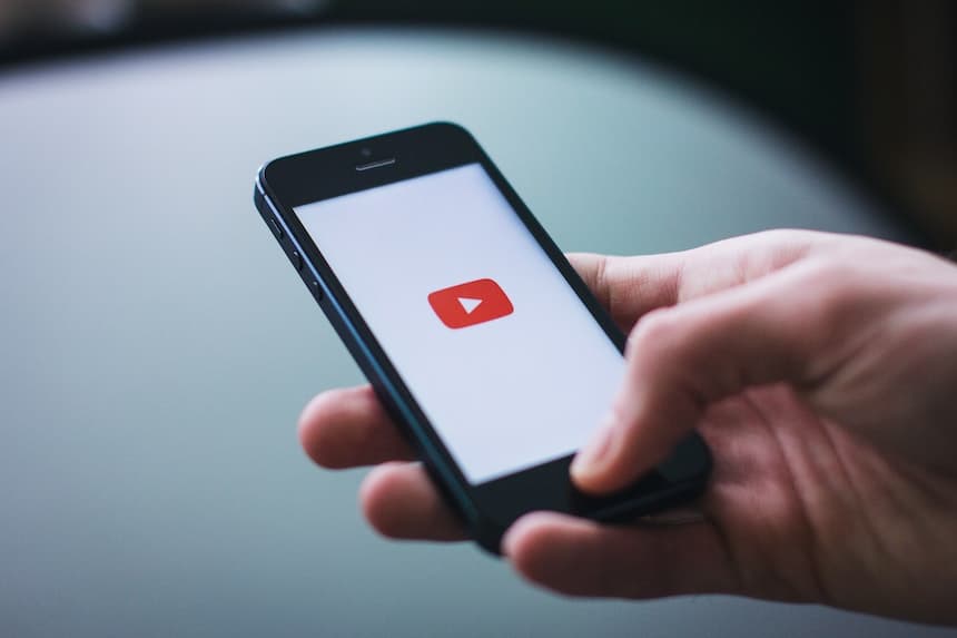 Aplikacja YouTube na telefonie